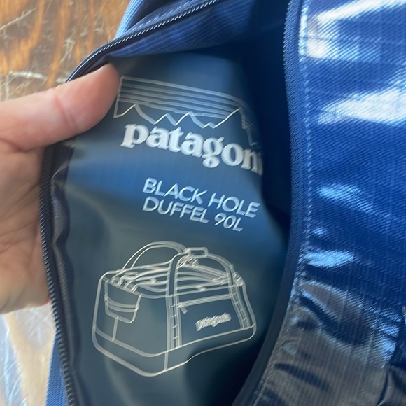 Patagonia 90L black hole duffle bag - Picture 3 of 4